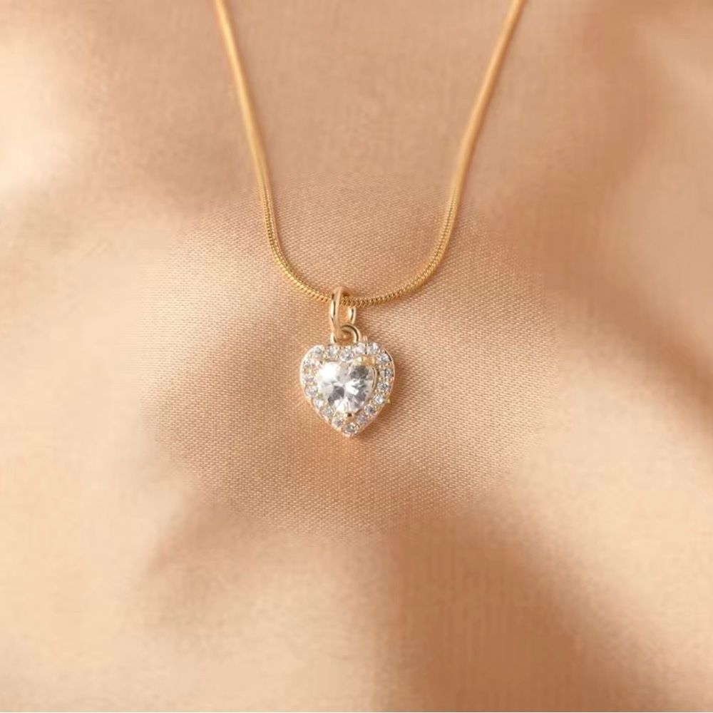 18K Gold Heart Shape Pendant Necklace